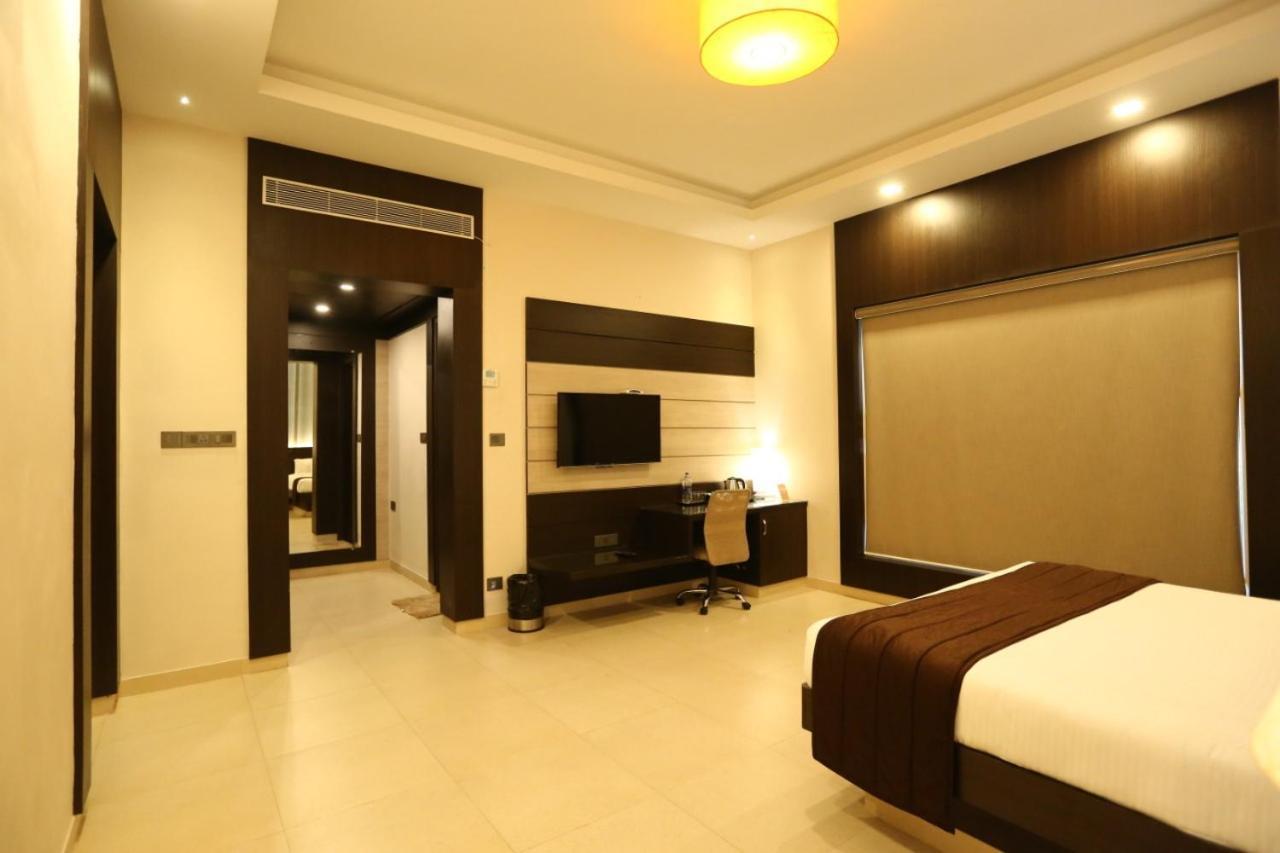 D Wayfarer Inn Resort Ероде Екстериор снимка